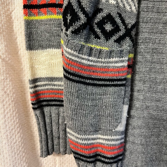 Aztec Print Open-Front Cardigan with Pockets - Picture 4 of 7